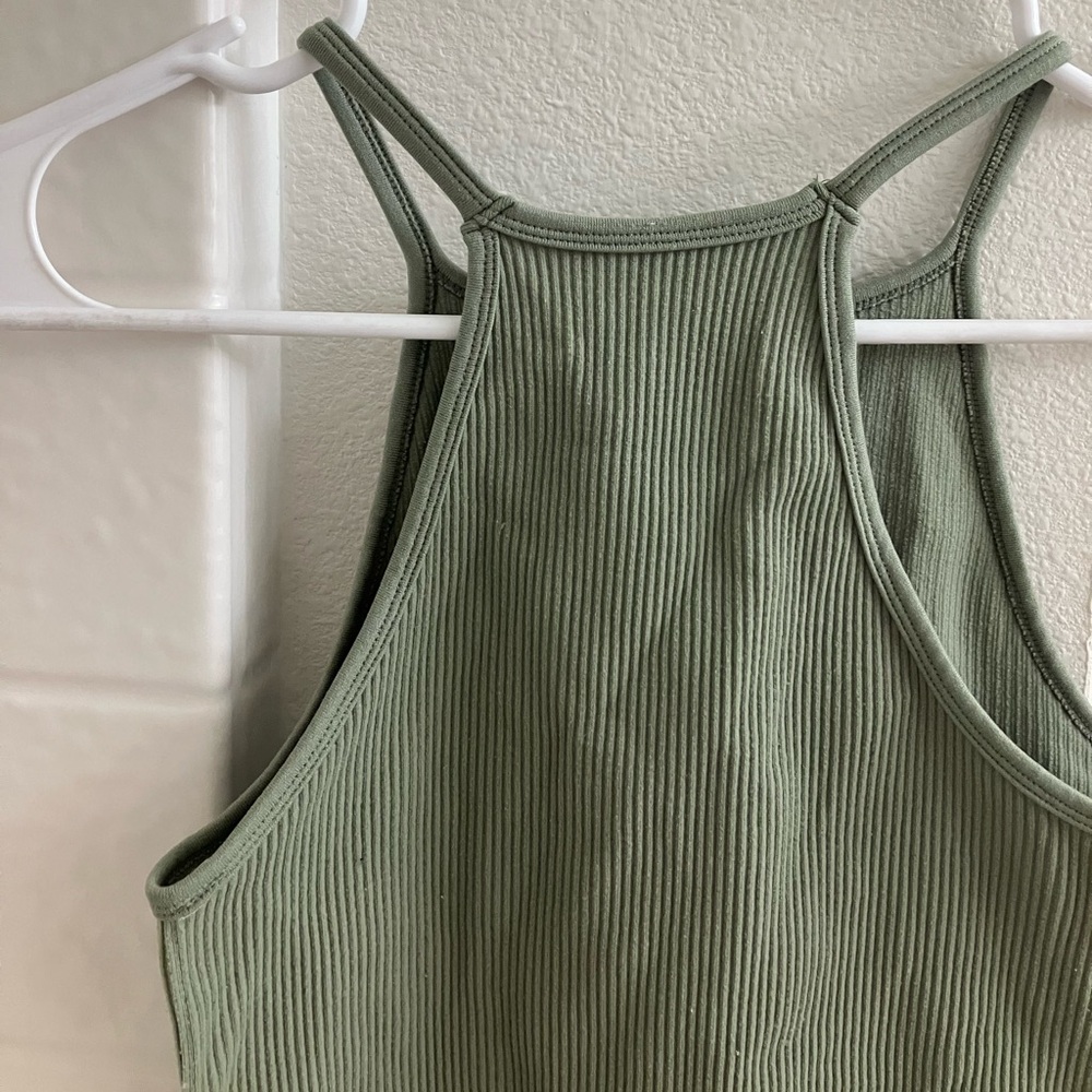 Olive Ribbed Cropped Tank Top - Picture 4 of 6